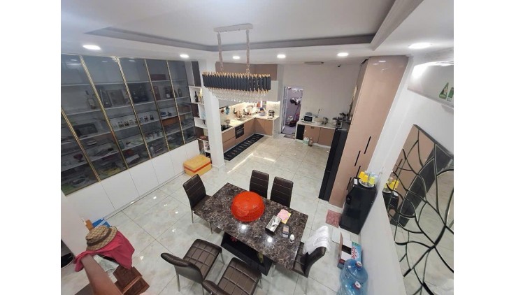 Nhà Đẹp 3 Tầng,  Gần Đại Học Ngân Hàng, 60m Ra Hoàng Diệu 2